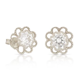 Orecchini con pietra bianca