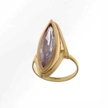 Oval gem ring