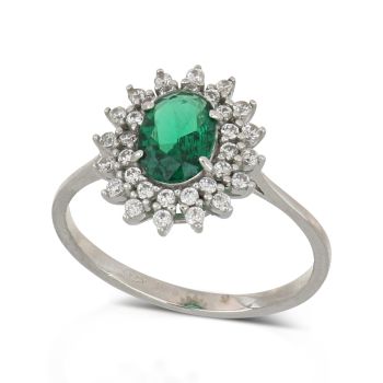 Anello ovale con pietre verdi